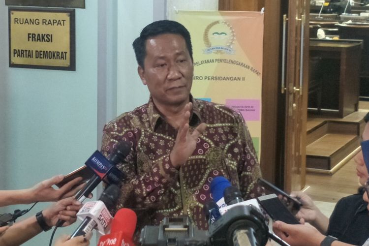 Ketua Baleg DPR Supratman Andi Agtas di ruang rapat Baleg Kompleks Parlemen, Senayan, Jakarta, Jumat (13/9/2019).
