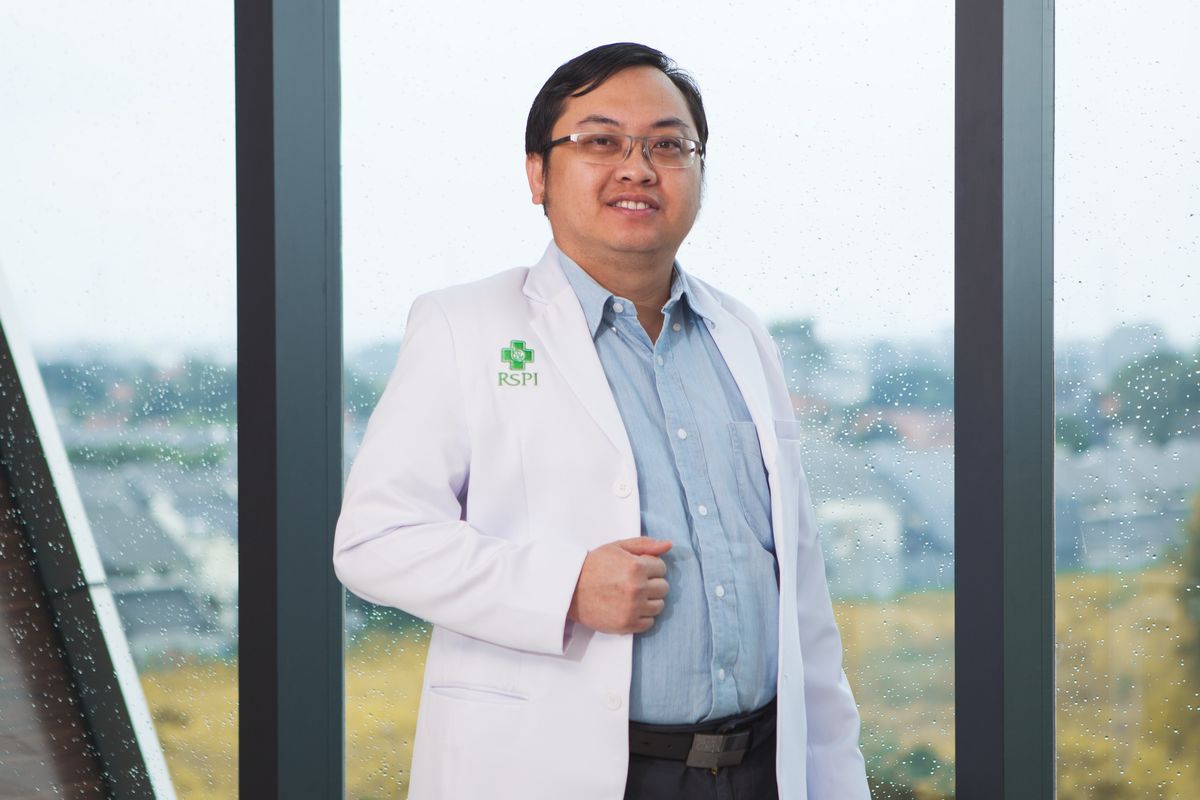 dr. Robert Soetandio, Sp.A, M.Si.Med Dokter Spesialis AnakRS Pondok Indah