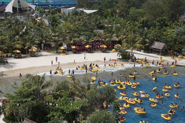 Suasana di Waterboom Jogja di Kabupaten Sleman DIY.