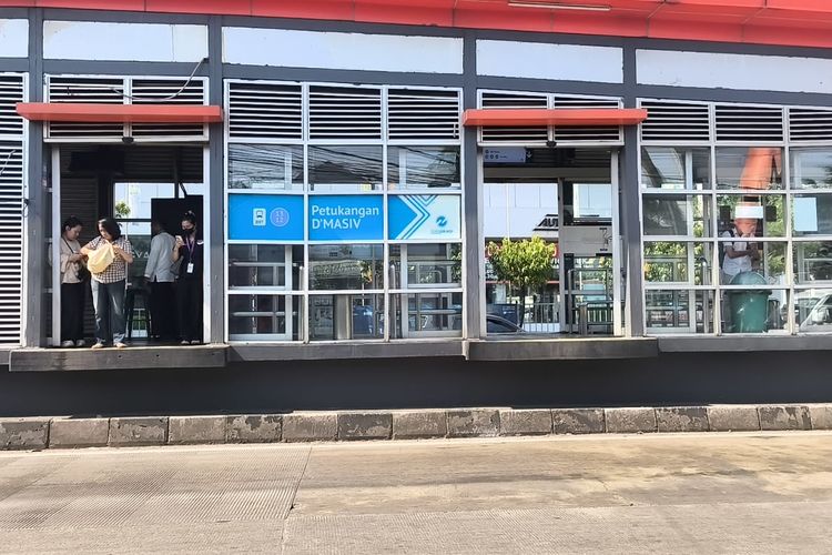 Naming Rights Parpol di Halte Jakarta Dinilai Langgar Etika Ruang Publik