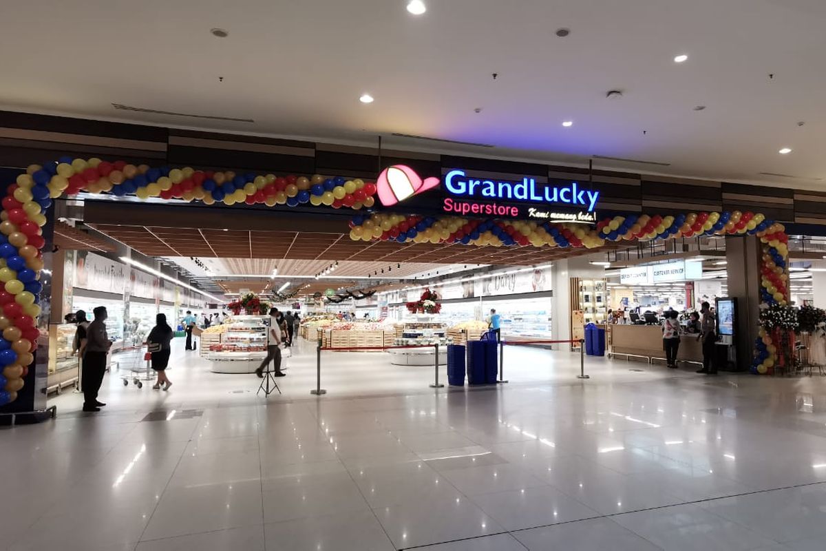 GrandLucky BSD disiapkan untuk memenuhi kebutuhan rumah tangga, mulai dari makanan ringan bercita rasa Nusantara, aneka bumbu Asia hingga ragam keju dari Eropa.