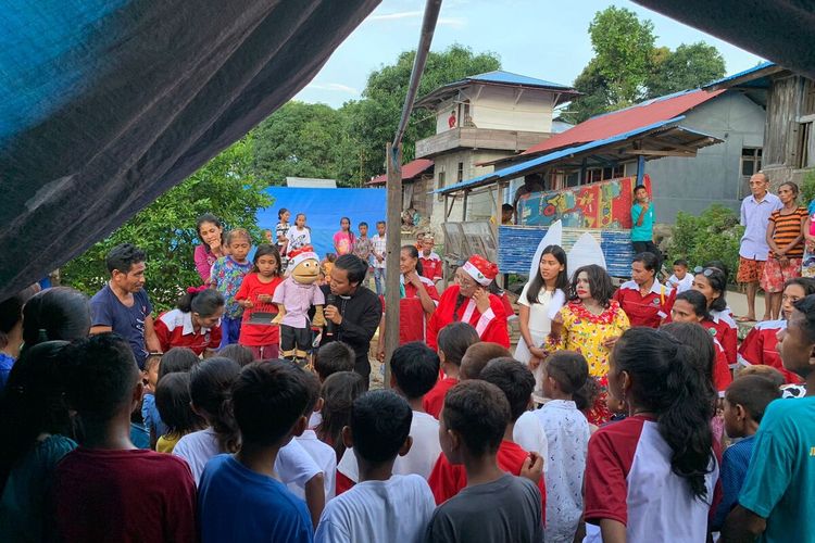 Ratusan anak di Pulau Damer, Kabupaten Maluku Barat Daya, Provinsi Maluku mengikuti trauma healing pascagempa 5,6 magnitudo di wilayah tersebut, Kamis (14/12/2021)
