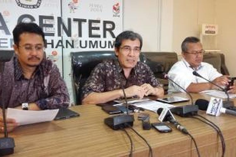 Konferensi pers Komisi Pemilihan Umum di Media Center KPU, Jakarta Pusat, Kamis (30/7/2015).