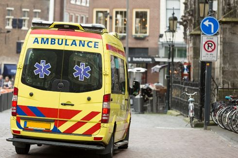 Mobil Ambulans yang Buang APD Bekas ke Selokan Bukan Milik Puskesmas Jagakarsa
