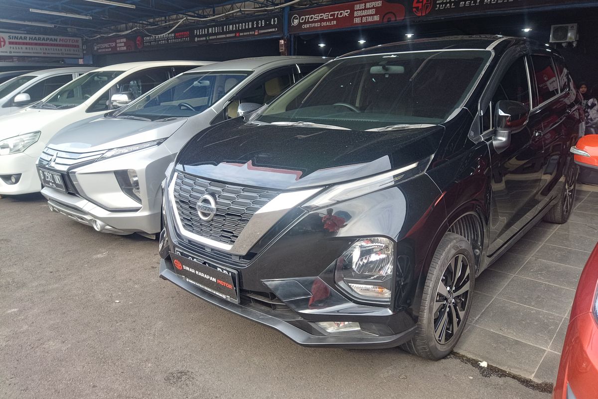 Nissan Livina dan Mitsubishi Xpander di pasar mobil bekas