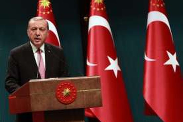 Presiden Turki Recep Tayyip Erdogan memutuskan untuk menerapkan kondisi darurat selama tiga bulan di negeri itu.