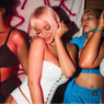 Promo Savage X Fenty, Rihanna Pakai Korset Putih dan Rambut 