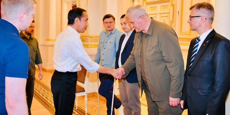 Indonesia's President Joko Widodo (center) was introduced to Ukrainian officials by President Volodymyr Zelenskyy upon arrival at the Maryinsky Palace in Kyiv on Wednesday, June 29, 2022.  