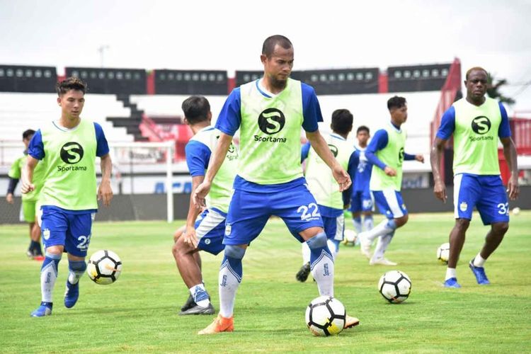 Supardi Nasir cs saat melakoni latihan di Stadion I Wayan Dipta, Gianyar, Bali, Kamis (8/11/2018).