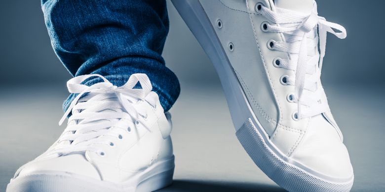 6 Panduan Berbusana Dengan Sneakers Putih Pria Wajib Tahu Halaman All Kompas Com