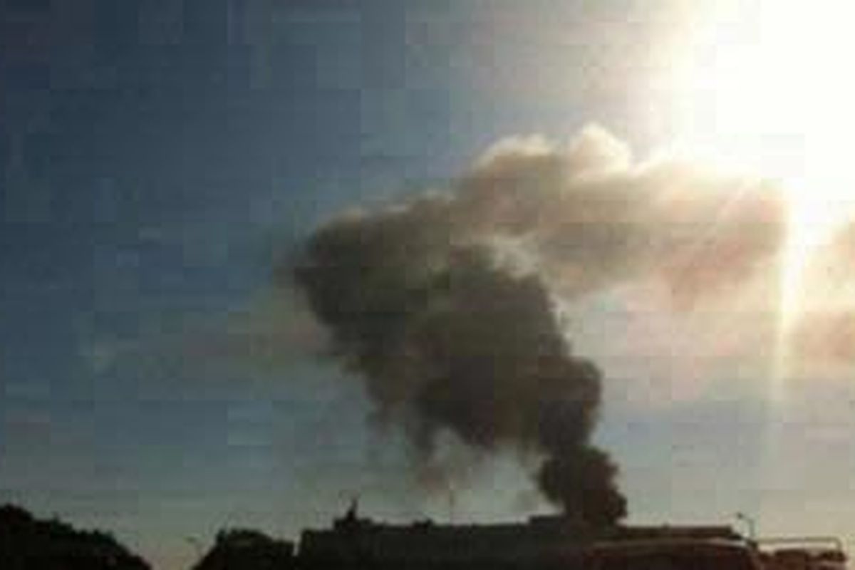 Ilustrasi: Asap tebal membumbung di atas pusat kota Damaskus