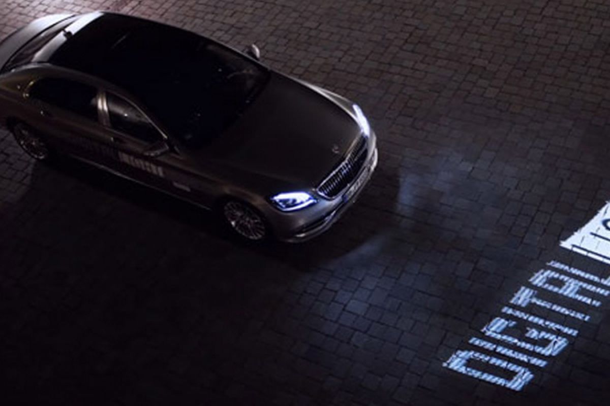 Teknologi LED pintar dari Mercedes-Benz resmi dikenalkan. Kemampuannya dapat beradaptasi di semua situasi berkendara