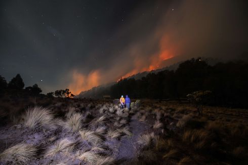 Selasa Sore, Masih Tersisa 5 Titik Api di Gunung Semeru