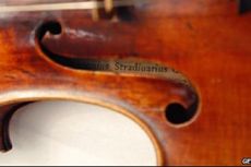 Demi Pengobatan Ayah, Biola Stradivarius Penghibur Konferensi Asia Afrika pun Dilego