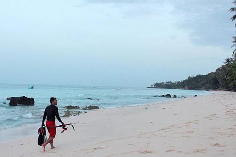 Pantai Sumur Tiga, Kota Sabang, Aceh, tampak elok, seperti terlihat Juni lalu. Sabang terus bersolek menjadi kota wisata nasional dan internasional.