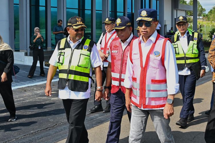 Menteri Perhubungan (Menhub) Budi Karya Sumadi Hal itu diungkapkannya ketika meninjau Bandara Raja Haji Abdullah di Tanjung Balai Karimun, Kepulauan Riau (Kepri) pada Kamis (8/2/2024). 