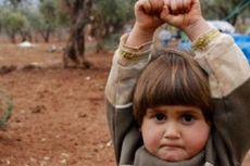 Kisah di Balik Foto Bocah Suriah yang Angkat Tangan