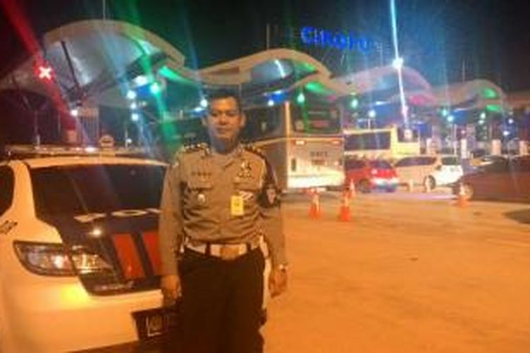 Ajun Komisaris Besar Polisi (AKBP) Asep Pujiyono saat bertugas di Tol Cipali