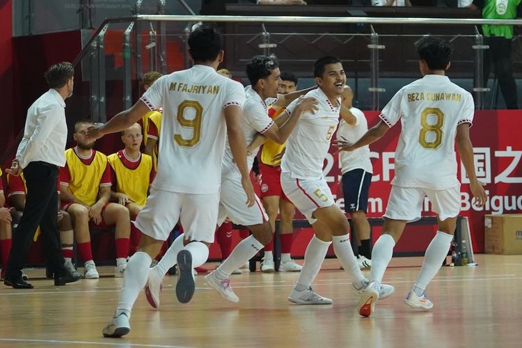 Momen selebrasi gol Timnas Futsal Indonesia dalam partai final CFA International Men's Futsal Tournament 2025 antara Timnas Futsal Indonesia vs Denmark yang berlangsung di Shijiazhuang College Sport Center, Shijiazhuang, China, Kamis (11/9/2025).