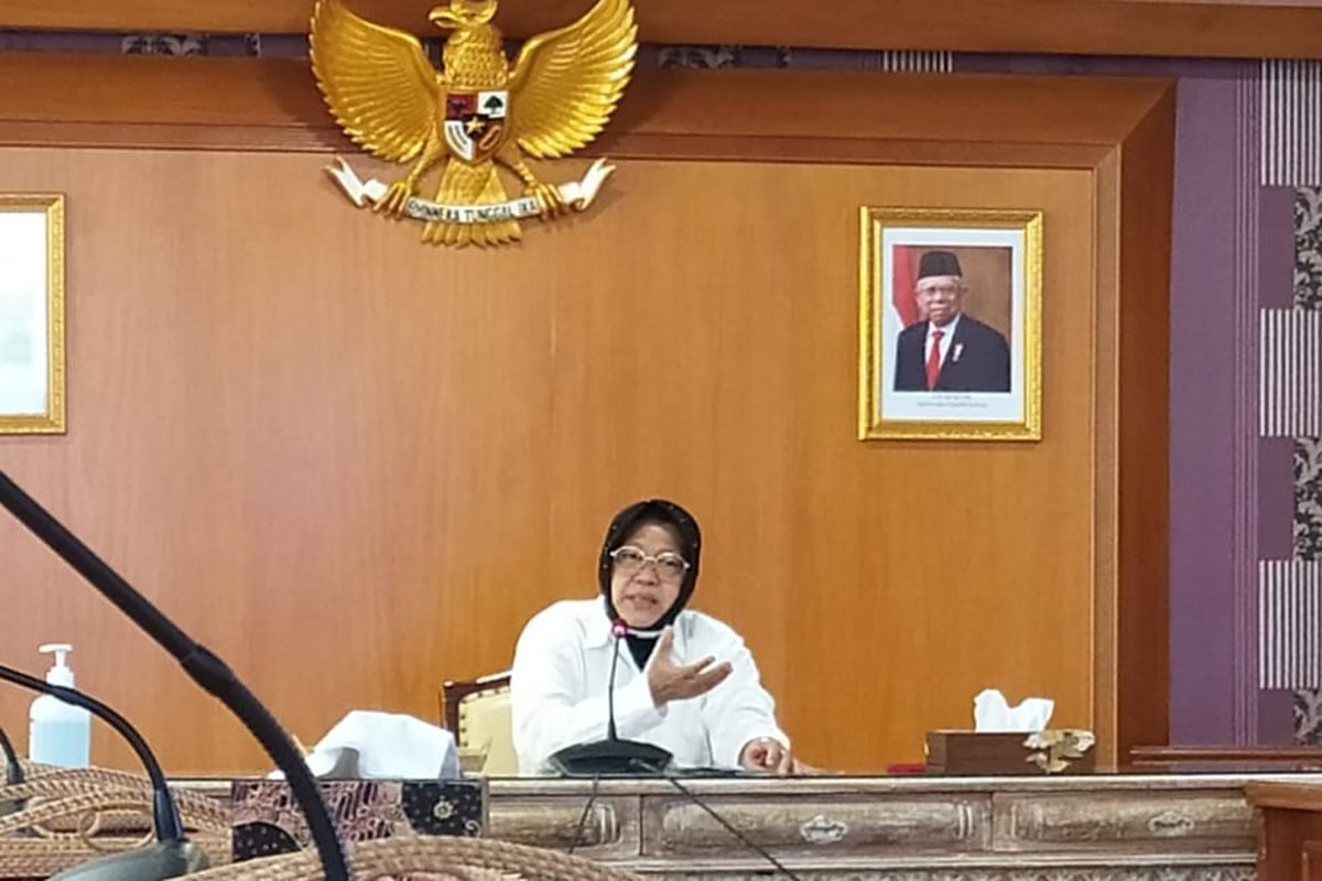 Menteri Sosial (Mensos) Tri Rismaharini dalam konferensi pers di Kantor Kementerian Sosial (Kemensos) di Jalan Salemba Raya, Jakarta, Kamis (18/11/2021). Foto: Rahel Narda