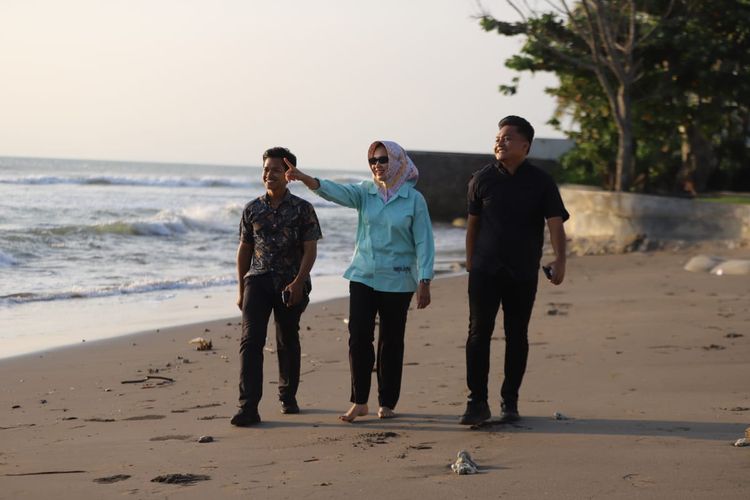 Pasangan Calon Gubernur dan Calon Wakil Gubernur Banten, Airin Rachmi Diany dan Ade Sumardi, akan memaksimalkan potensi laut dan perikanan Banten lewat program Pengembangan Ekonomi Biru dan Nelayan Berdaya.