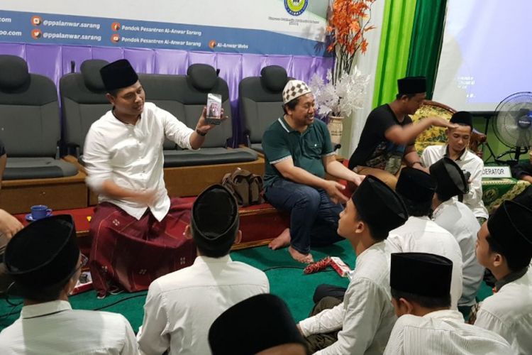 Workshop Penguasaan dan Pembuatan Konten Media di Auditorium Mathla?ul Anwar, Pondok Pesantren Al Anwar, Sarang, Rembang, Rabu (14/2/2018).