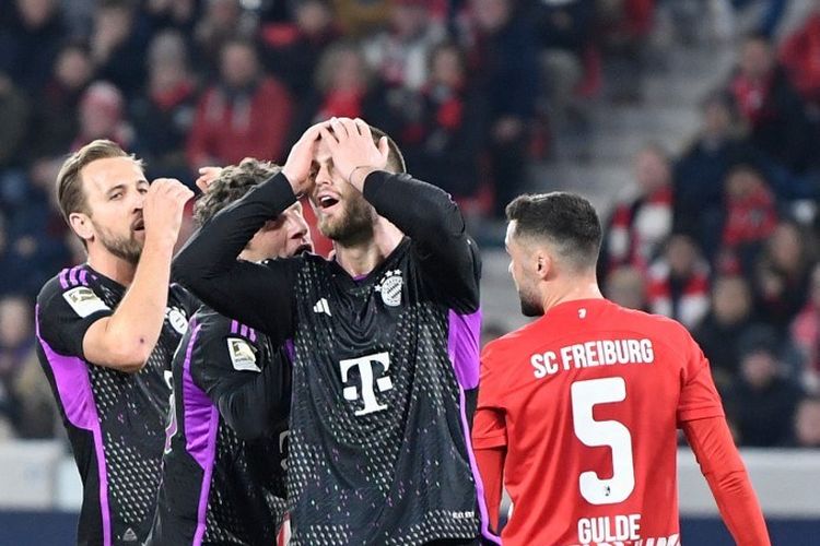 Harapan Bayern Muenchen untuk mempertahankan gelar juara Bundesliga kembali terkena ganjalan setelah Harry Kane dkk hanya bisa bermain 2-2 saat bertandang ke markas Freiburg pada Sabtu (2/3/2024) dini hari WIB.