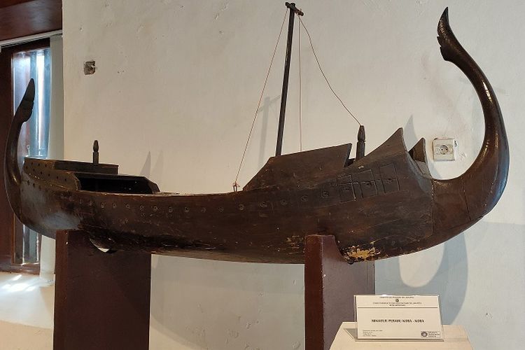 Miniatur Perahu Kora-Kora yang ada di pameran Perahu Tradisional Nusantara Museum Bahari, Penjaringan, Jakarta Utara, Sabtu (30/11/2019).