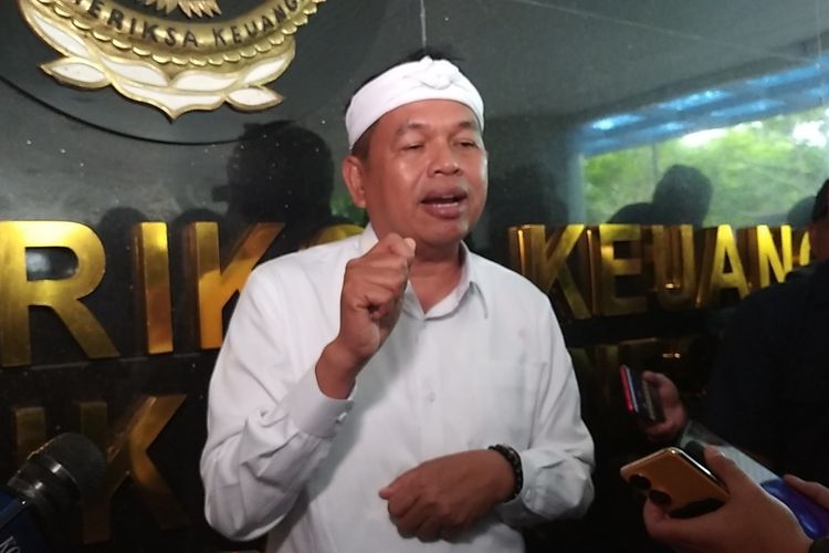 Gubernur Jawa Barat, Dedi Mulyadi saat mendatangi Badan Pemeriksa Keuangan (BPK) Jabar di Jalan Mohammad Toha, Kota Bandung, Jumat (24/10/2025).