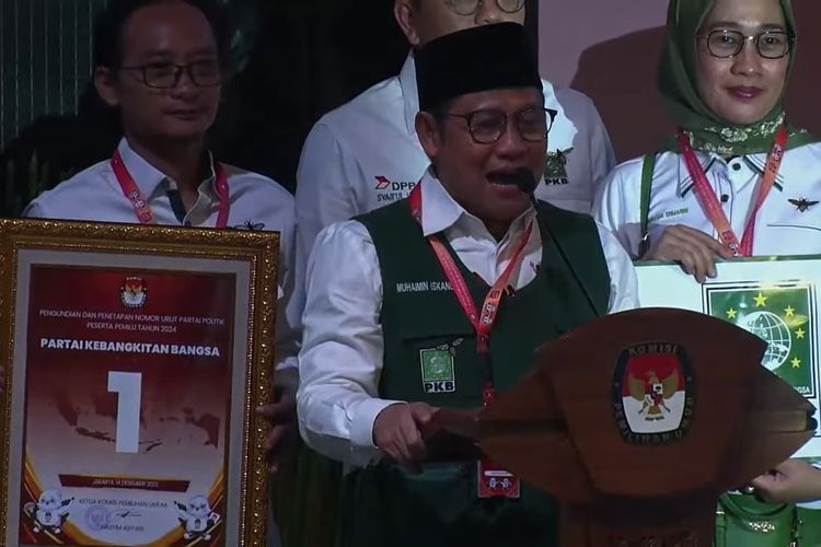 Partai Kebangkitan Bangsa (PKB) tetap dengan nomor urut 1. PKB memilih tidak mengikuti pengundian nomor urut hari ini, Rabu (14/12/2022). Parpol yang ada di parlemen mendapat keleluasaan memilih untuk tetap pada nomor urut di Pemilu 2019.