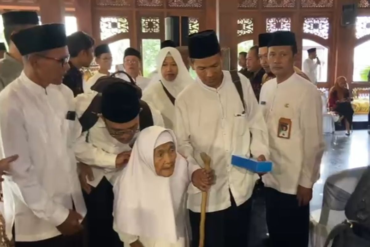 Tujuhpuluh persen jemaah haji dari Ponorogo merupakan lansia dimana Jemaah haji tertua berusia 90 tahun. Mesmi lansia namun tidaka da yang memnggunkana kursi roda. Hanay beebrapa jemah haji yang menggunakan tongkat.