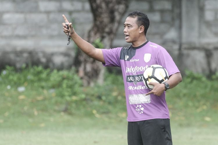 Eko Purdjianto, pelatih sementara Bali United yang menggantikan Widodo C Putro untuk dua laga sisa Liga 1 2018.
