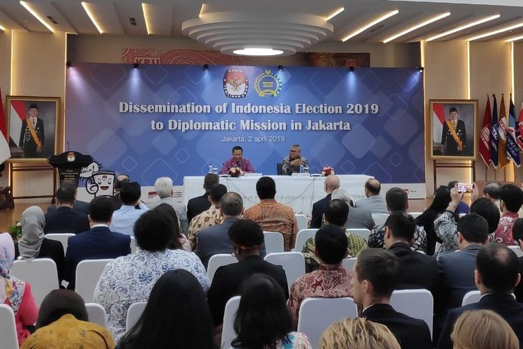 Sosialisasi Pemilu 2019 oleh KPU bersama 170 Duta Besar dan Pimpinan Organisasi Internasional di kantor KPU, Menteng, Jakarta Pusat, Selasa (2/4/2019). 