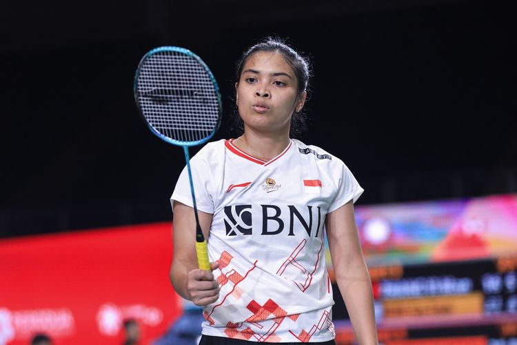 Pebulu tangkis tunggal putri Indonesia, Gregoria Mariska Tunjung, saat bertanding melawan Sim Yu-jin pada babak 16 besar Malaysia Masters 2023 di Axiata Arena, Kuala Lumpur, pada Kamis (25/5/2023). Gregoria berhasil menang dan melaju ke perempat final. (Foto: PBSI)