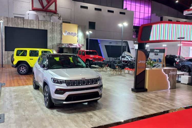 Jajaran model Jeep dipamerkan di Indonesia International Motor Show (IIMS) 2023