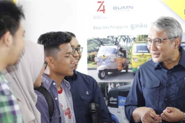 Direktur Utama PT Perusahaan Gas Negara Tbk (PGN) sedang berdiskusi dengan para mahasiswa di gelaran PGN Goes to Campus. di UGM, Yogyakarta, Kamis (15/8/2019).