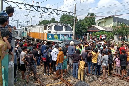 Tabrakan Kereta di Tambun, Mobil Mati di Tengah Rel, Korban Tak Sempat Selamatkan Diri