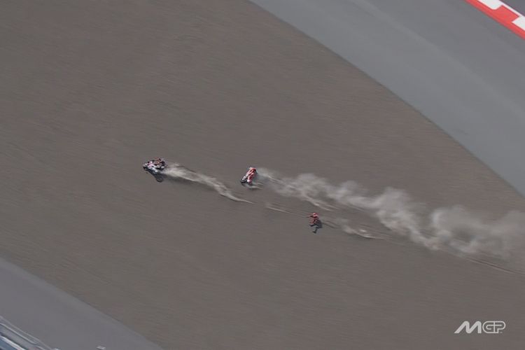 Juara dunia MotoGP 2025, Marc Marquez, gagal meraih prestasi dalam MotoGP Mandalika. Ia jatuh pada lap pertama dalam balapan utama MotoGP Mandalika 2025, Minggu (5/10/2025), sehingga dalam kariernya pebalap asal Spanyol tersebut belum pernah menaklukkan Sirkuit Mandalika.