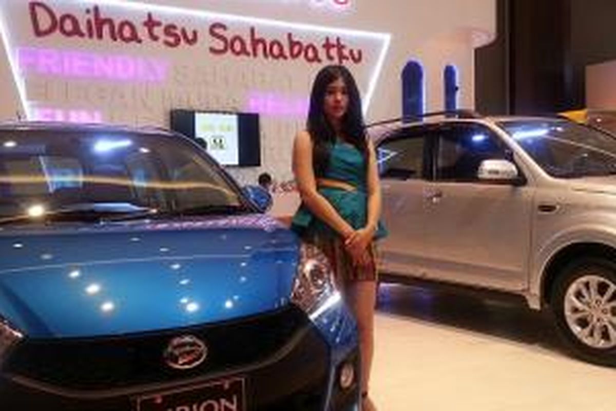 SPG di Pameran Otomotif Medan 2015