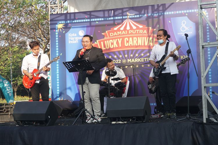Acara live music diselenggarakan Damai Putra Group saat melakukan open house di Marketing Gallery Kota Harapan Indah, Bekasi.