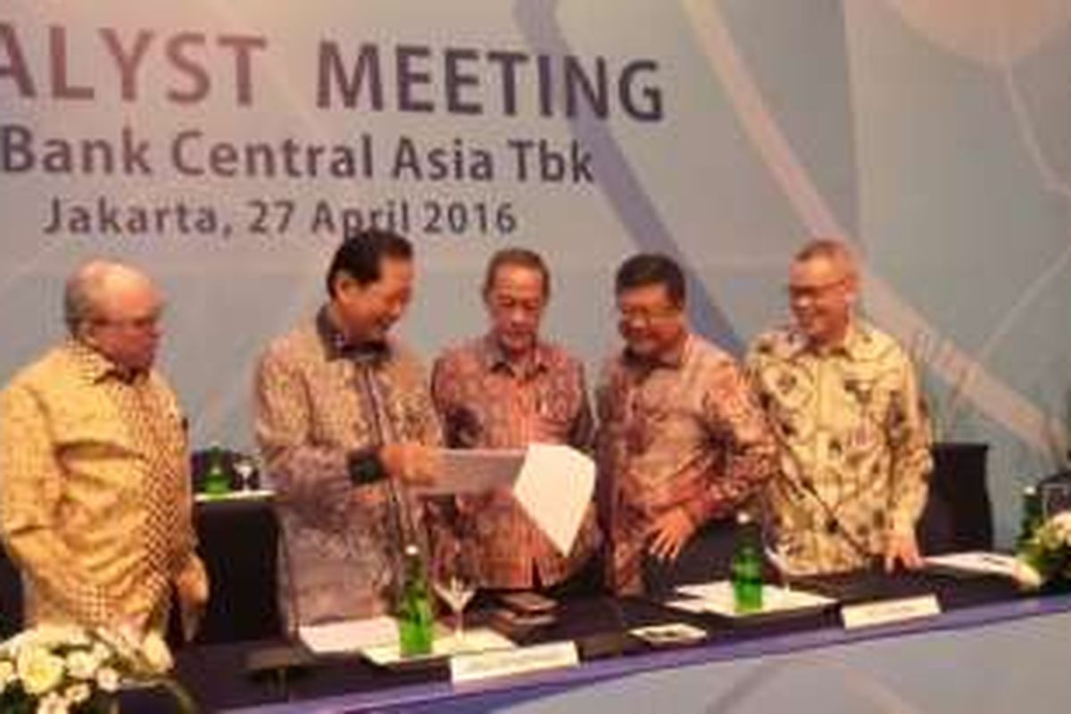 Konferensi pers kinerja kuartal I PT Bank Central Asia Tbk di Jakarta, Rabu (27/4/2016).