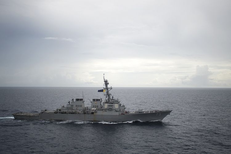 Kapal perusak berkekuatan rudal pemandu Amerika Serikat USS Decatur.