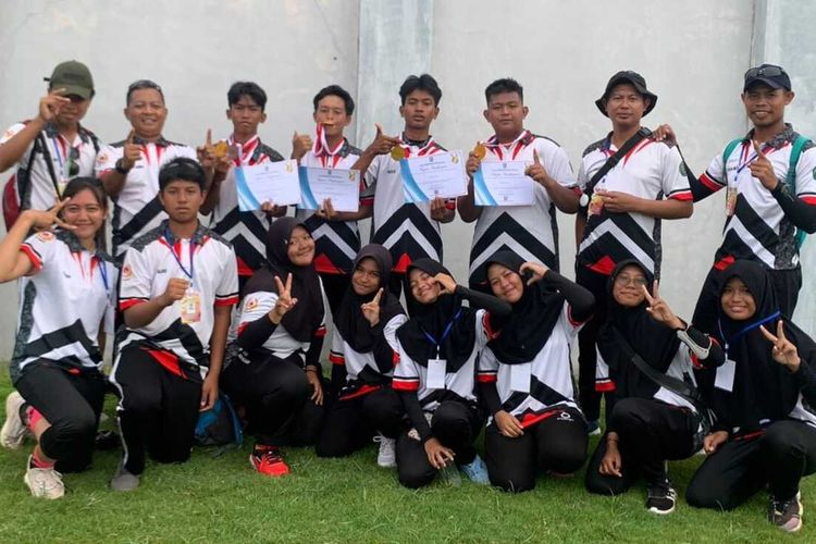 Kontingan atlit panahan dari Kabupaten Ngawi, Jawa TImur berhasil membawa pulang 3 medali pada ajang Pekan Olahraga Pelajar Daerah Jawa Timur ke-13 tahun 2022 di Kabupaten Sidoarjo. Sayangnay mereka harus berangkat ke Popda dengan cara urunan.