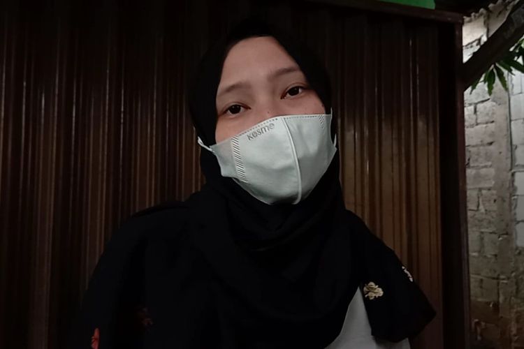 Siti Khadijah putri bungsu mendiang Dorce Gamalama mengungkapkan kegiatan terakhir ibunya sebelum kondisinya menurun dan dilarikan ke rumah sakit.