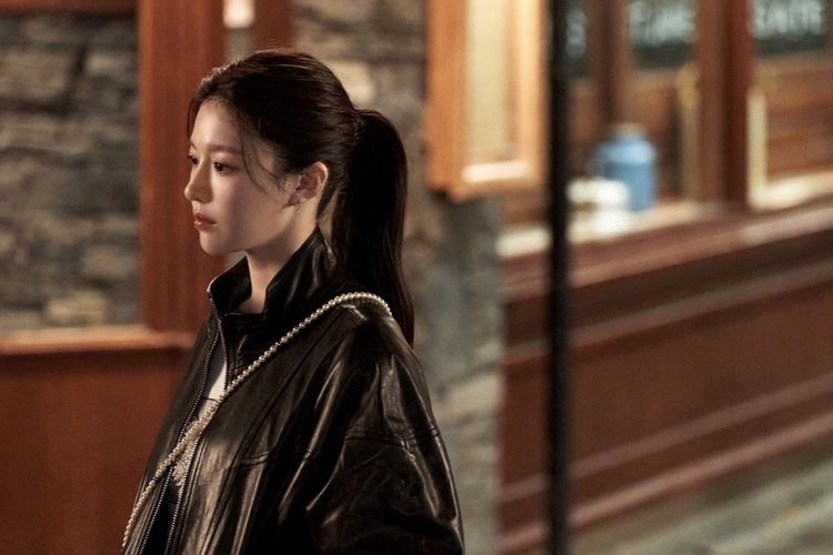 Outfit aktris Go Youn Jung dalam serial ‘Can This Love Be Translated?’