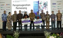 Tegaskan Pentingnya Peran UMKM, Airlangga Apresiasi Pemenang Lomba Resensi Buku “Pembiayaan UMKM”