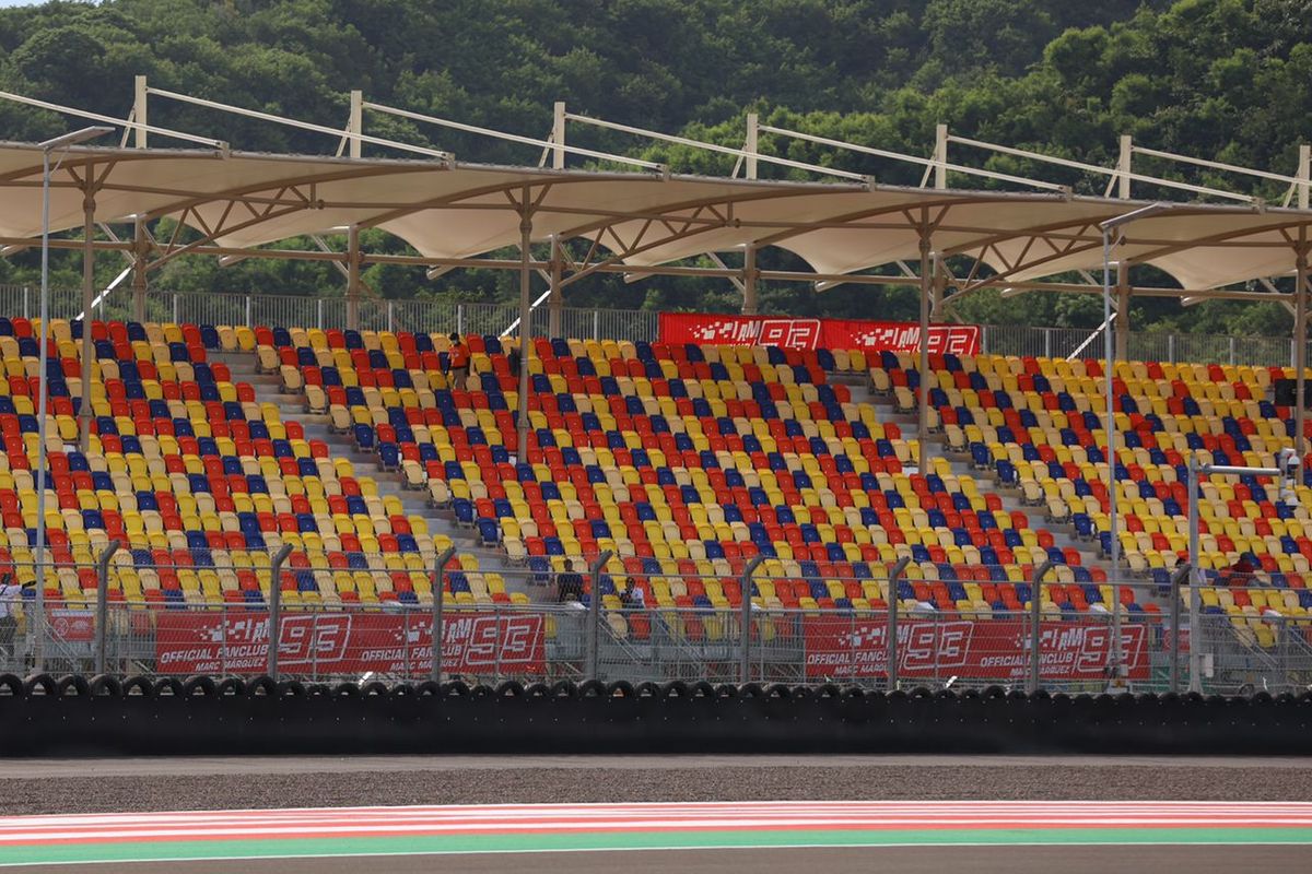 Grandstand di Zona K yang di-booking oleh fans club Marc Marquez pada Pertamina Mandalika International Street Circuit