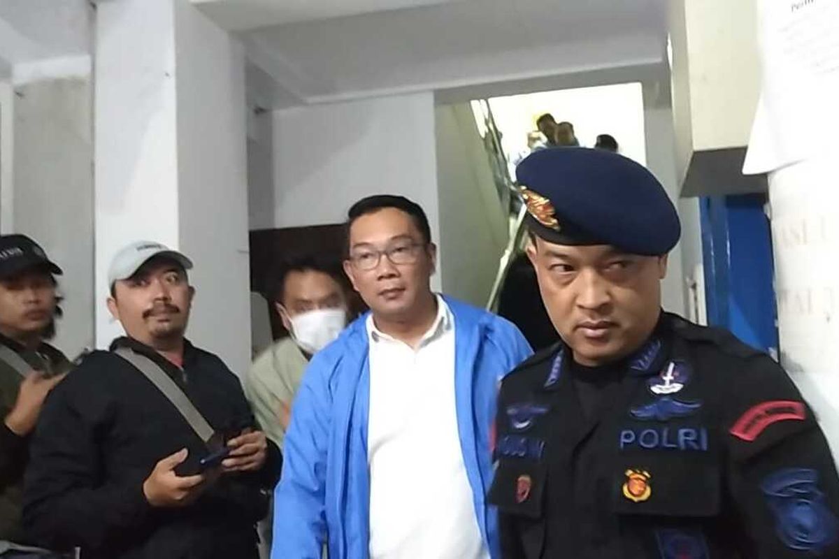 Ketua TKD Prabowo Gibran Jabar, Ridwan Kamil usai menjalani pemeriksaan di Kantor Bawaslu Jabar di Jalan Turangga, Kota Bandung, Jawa Barat, Senin (29/1/2024).