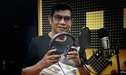 Puluhan Tahun Jadi Penyiar Radio, Kadiskominfosantik Jadi Tokoh Penyiaran Kalteng