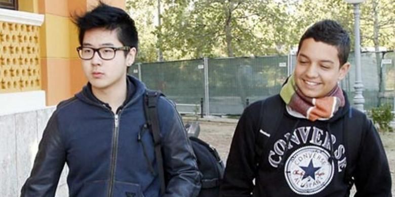 Keponakan pemimpin Korea Utara, Kim Han Sol bersama seorang kawan sekolahnya di Perancis.
